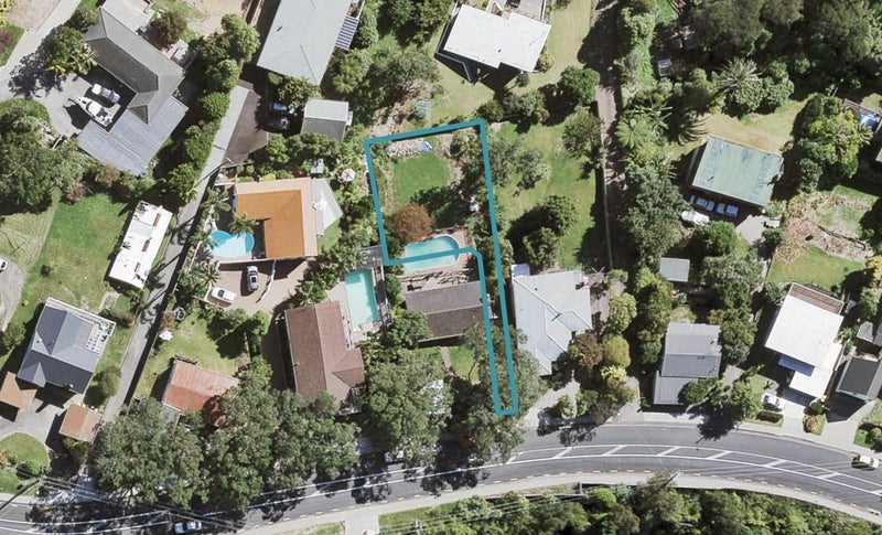 239A Golf Road, Titirangi, Auckland - Carousel 1