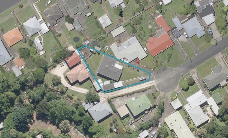 8 Glandwr Crescent, Whanganui East, Whanganui - Carousel 1
