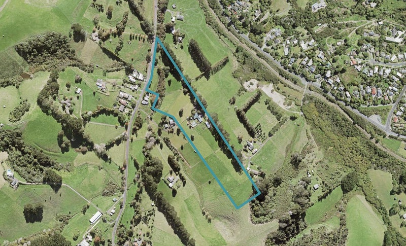 12 Anzac Valley Road, Waitakere, Auckland - Carousel 1