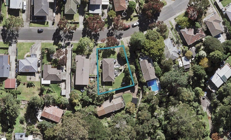 15 Beaudine Avenue, Glenfield, Auckland - Carousel 1