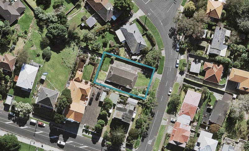 1/0 Mccullough Avenue, Three Kings, Auckland - Carousel 1