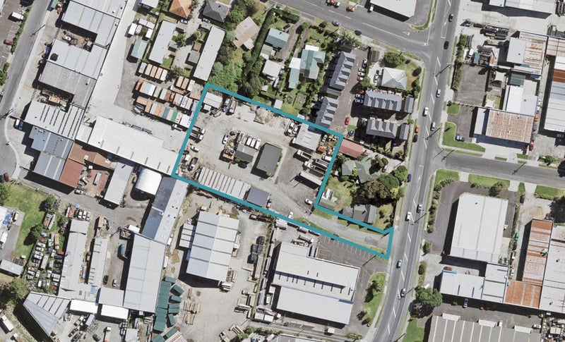 1/57C Henderson Valley Road, Henderson, Auckland - Carousel 1