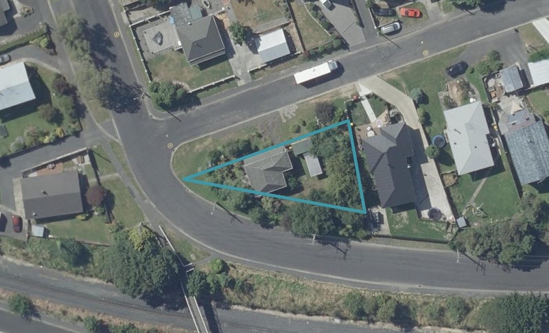 13 Binnie Street, Abbotsford, Dunedin - Carousel 1