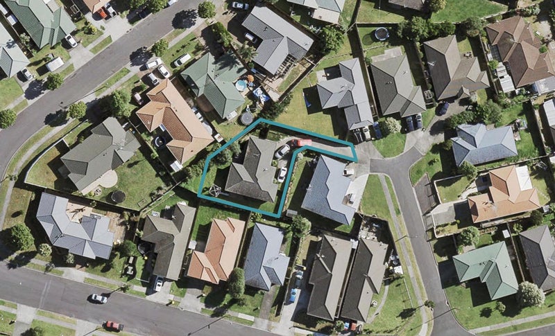 6 Taatahi Street, Weymouth, Auckland - Carousel 1