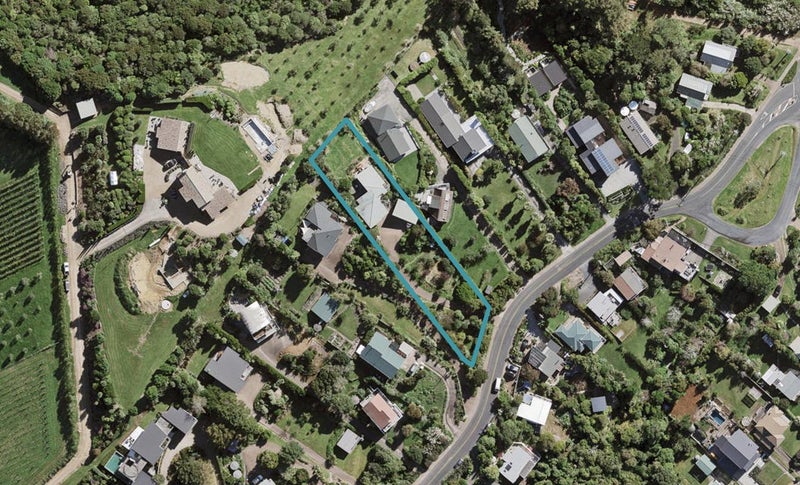 21 Church Bay Road, Oneroa, Waiheke Island - Carousel 1