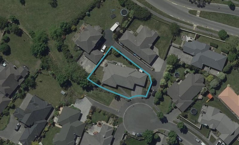 12 Bezar Green, Aidanfield, Christchurch - Carousel 1