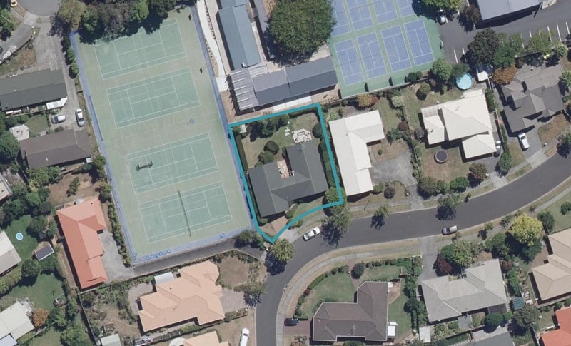 8 Piccadilly Lane, Hillcrest, Hamilton - Carousel 1