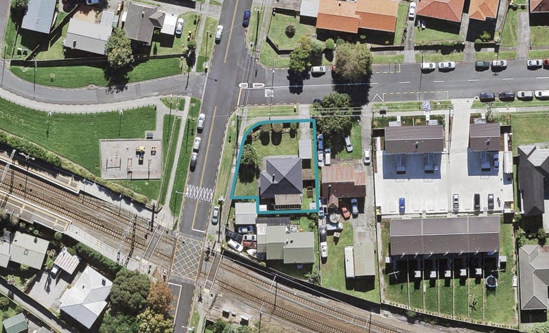 8 Fruitvale Road, New Lynn, Auckland - Carousel 1