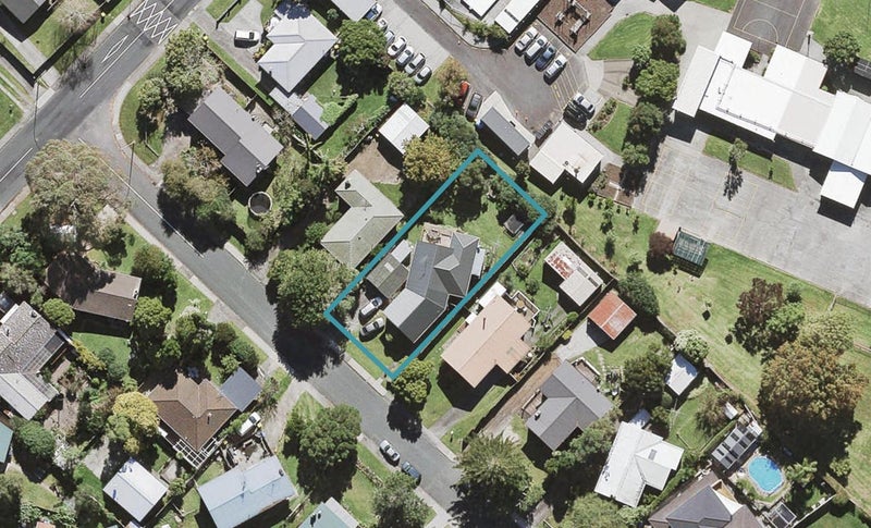 5 Ashbourne Place, Glendene, Auckland - Carousel 1