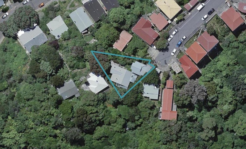20 Landcross Street, Kelburn, Wellington - Carousel 1