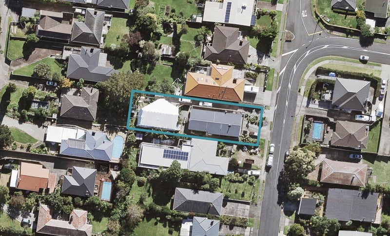 2/12 Speedy Crescent, Hillcrest, Auckland - Carousel 1
