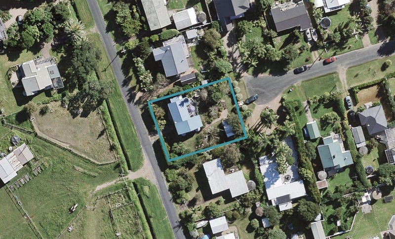 48 Tahatai Road, Oneroa, Waiheke Island - Carousel 1