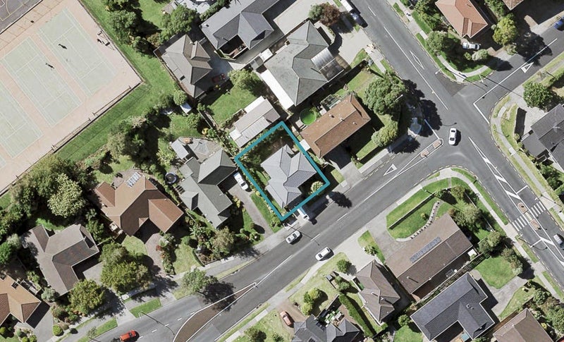 1 Meadowland Drive, Shelly Park, Auckland - Carousel 1
