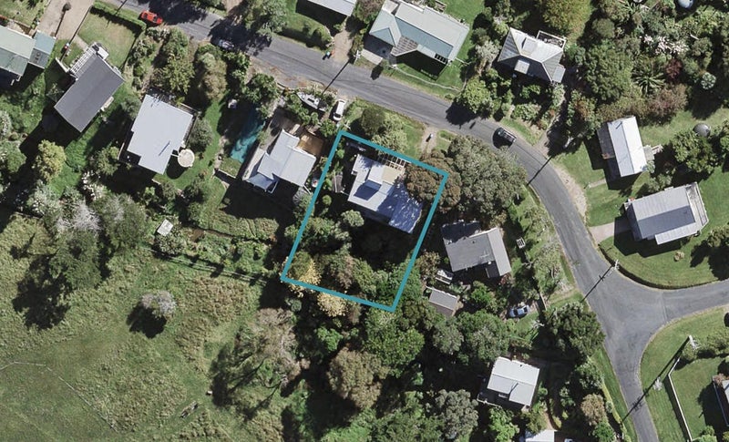 41 Tahatai Road, Oneroa, Waiheke Island - Carousel 1