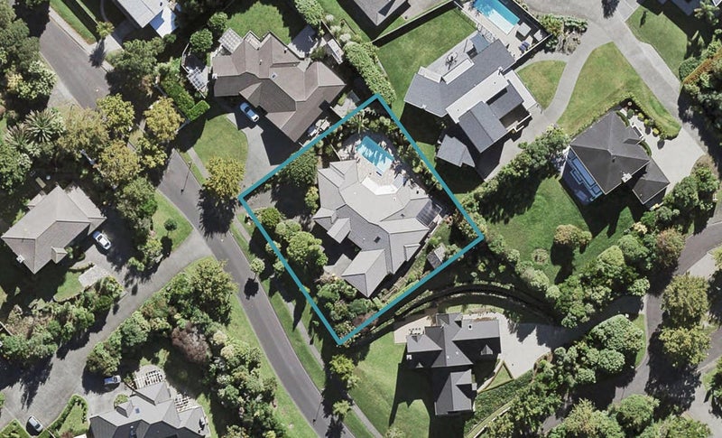 42 Oakford Park Crescent, Greenhithe, Auckland - Carousel 1