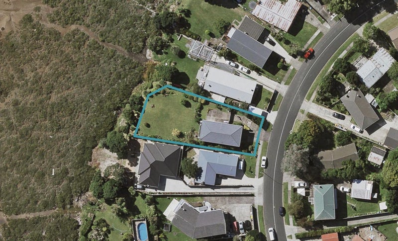 57 Edgewater Drive, Pakuranga, Auckland - Carousel 1