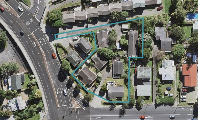 7/2 Chivalry Road, Glenfield, Auckland - Carousel 1