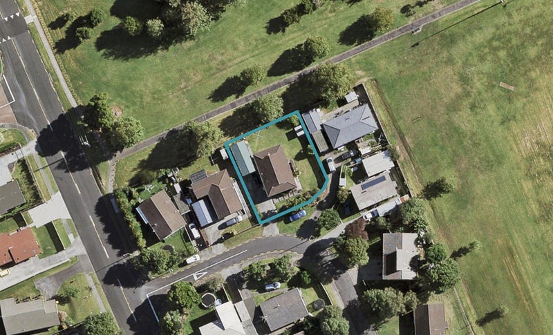 6 Celmisia Place, Weymouth, Auckland - Carousel 1