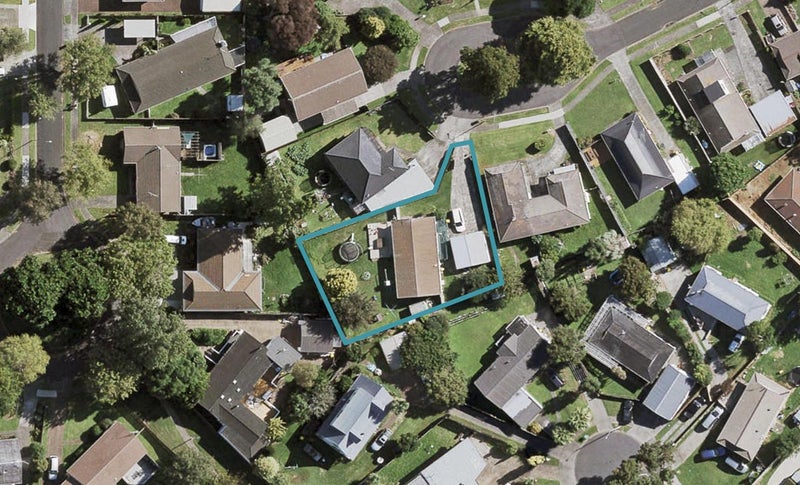 10 Kirrama Place, Conifer Grove, Takanini - Carousel 1