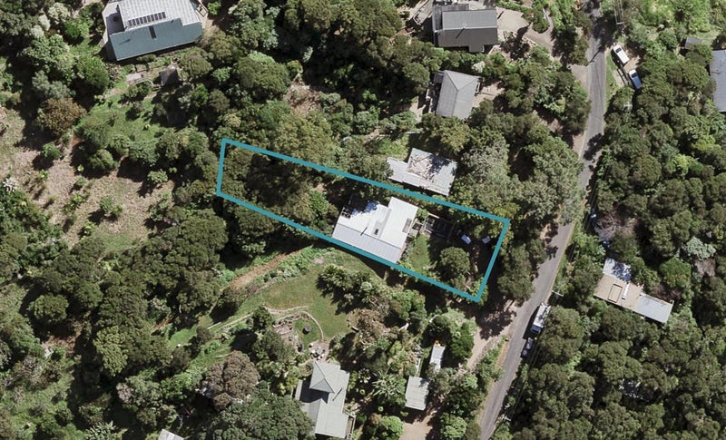 21 Albert Crescent, Ostend, Waiheke Island - Carousel 1