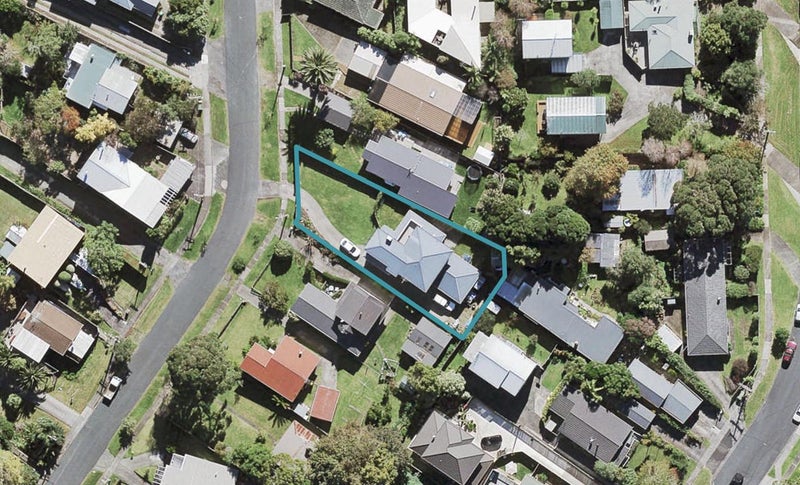 19 Rambler Crescent, Beach Haven, Auckland - Carousel 1