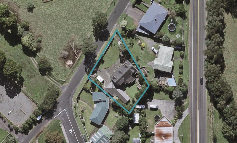 7 Waireka Road East, Omata, New Plymouth - Carousel 1