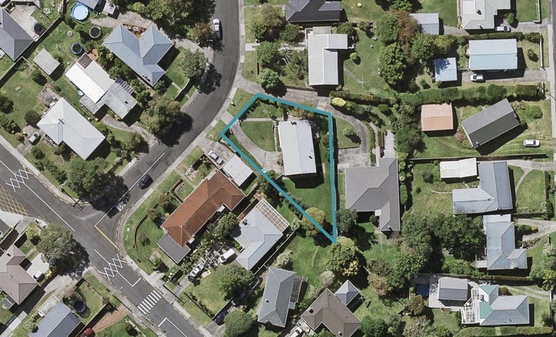 3 Lyford Crescent, Sunnynook, Auckland - Carousel 1