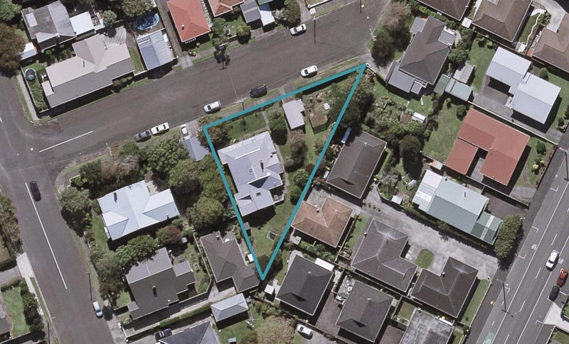 4 Seddon Street, Westown, New Plymouth - Carousel 1