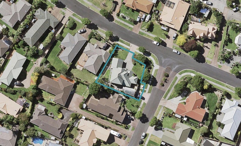 1 Jan Higgins Place, Golflands, Auckland - Carousel 1