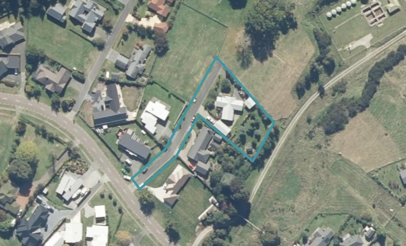 5 Cabbage Tree Grove, Taupo - Carousel 1