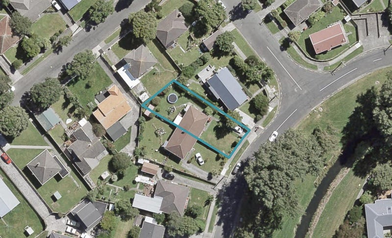 209 Riverside Drive, Waterloo, Lower Hutt - Carousel 1