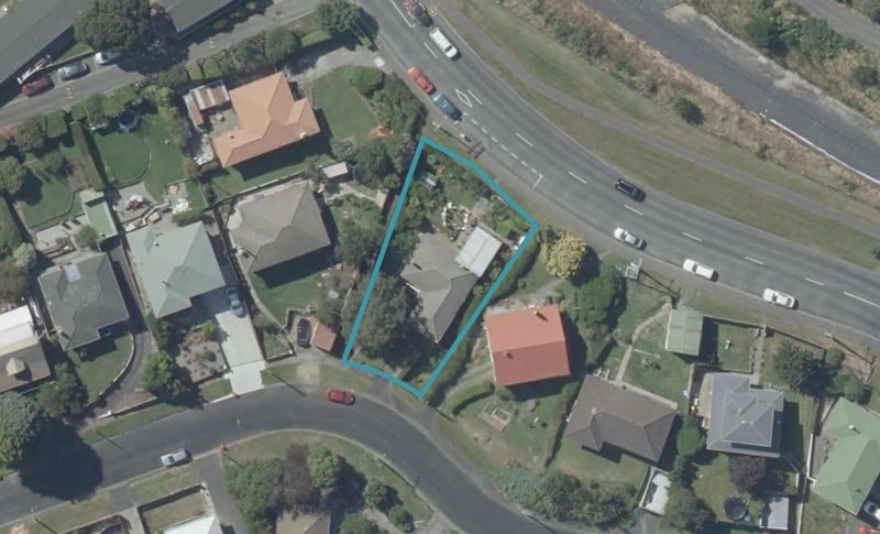 60 Waldron Crescent, Green Island, Dunedin - Carousel 1