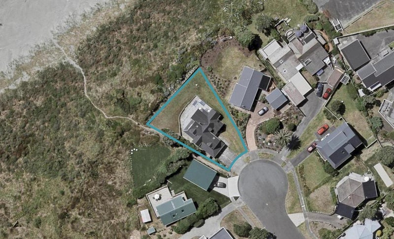 18 Waiheke Street, Waikanae Beach, Waikanae - Carousel 1