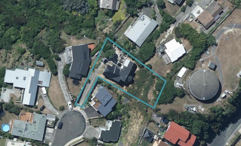 12 Tregear Place, Camborne, Porirua - Carousel 1