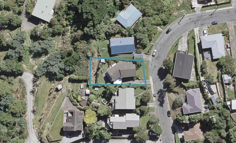 14 Castle Crescent, Stokes Valley, Lower Hutt - Carousel 1
