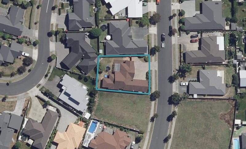 112 Huntington Drive, Huntington, Hamilton - Carousel 1