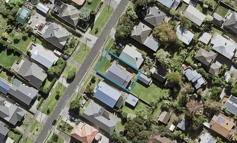 82 Fowlds Avenue, Sandringham, Auckland - Carousel 1