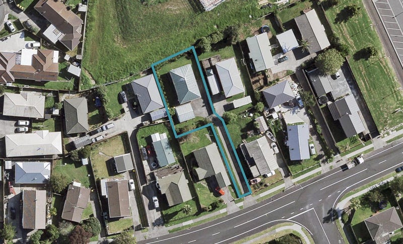 22 Riverton Drive, Randwick Park, Auckland - Carousel 1