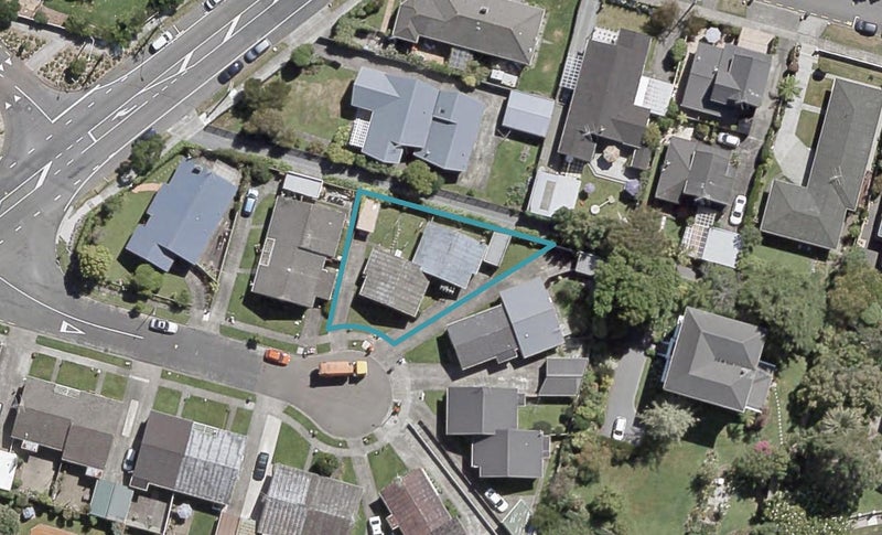 2/4 Amberley Grove, Hutt Central, Lower Hutt - Carousel 1