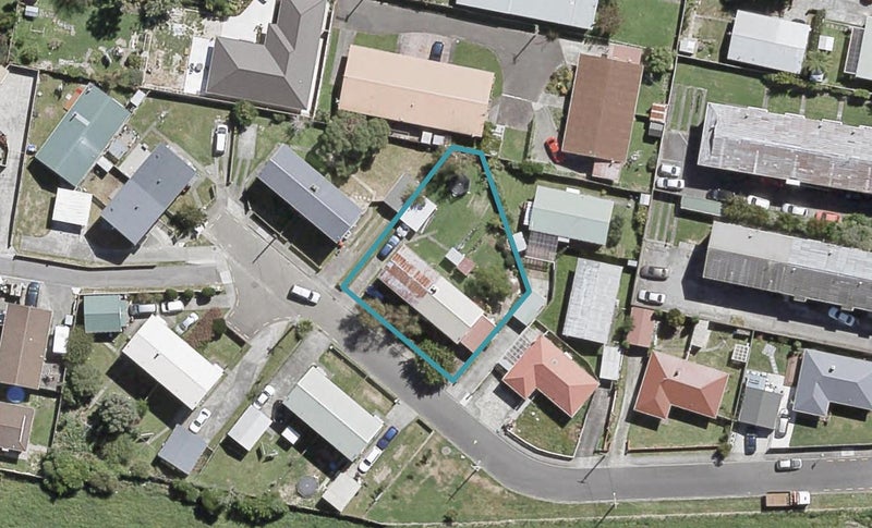 2/16 Trevethick Grove, Woburn, Lower Hutt - Carousel 1