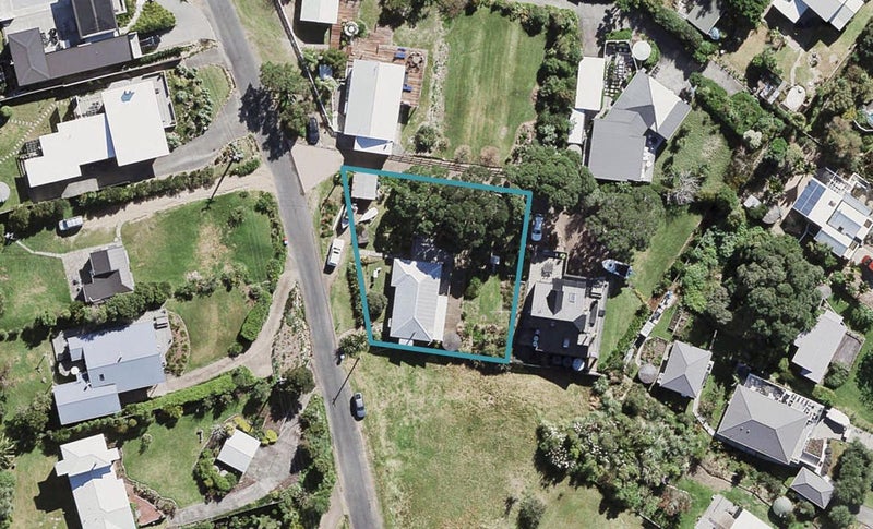 52 Tiri Road, Oneroa, Waiheke Island - Carousel 1