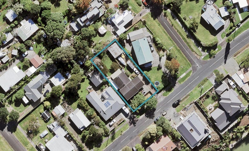 24 Ferry Parade, Herald Island, Auckland - Carousel 1
