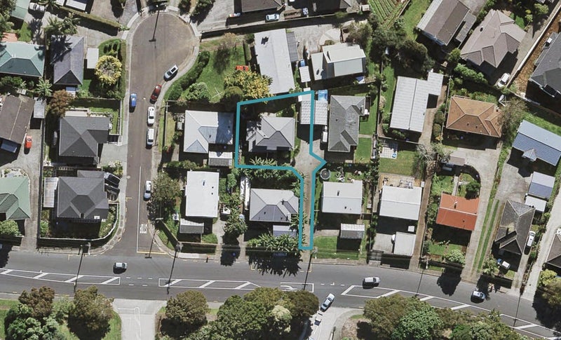 15A Carr Road, Three Kings, Auckland - Carousel 1