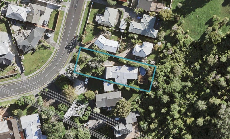 32 Canberra Avenue, Lynfield, Auckland - Carousel 1