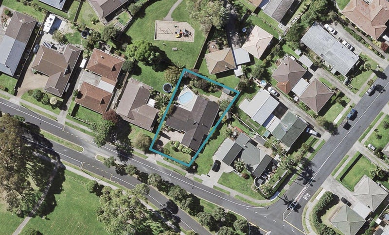 40 Highland Park Drive, Highland Park, Auckland - Carousel 1