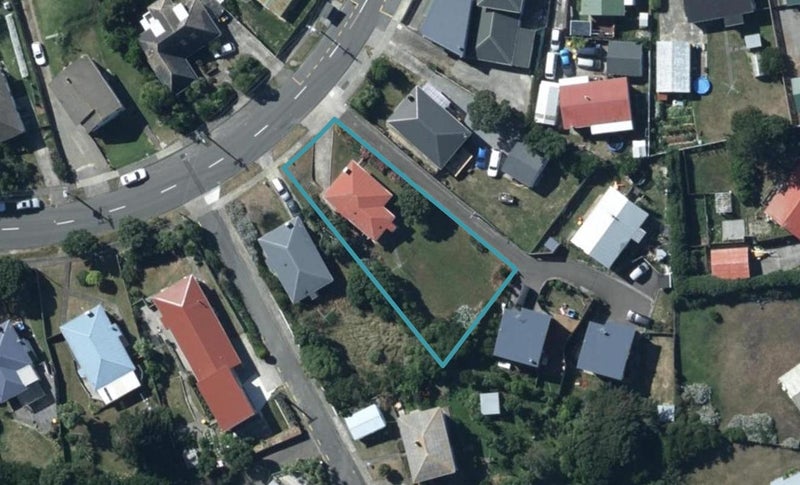 7 Pikarere Street, Titahi Bay, Porirua - Carousel 1