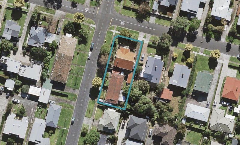 1/18 Foch Avenue, Three Kings, Auckland - Carousel 1