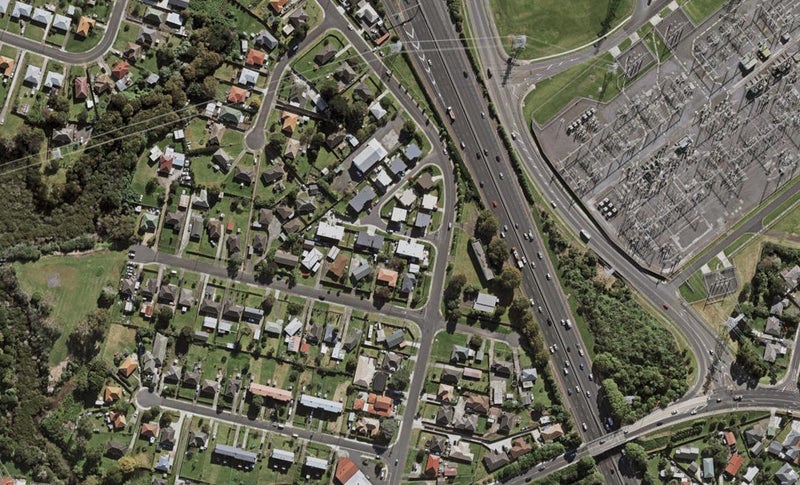 4 Clarrie Wills Way, Otara, Auckland - Carousel 1