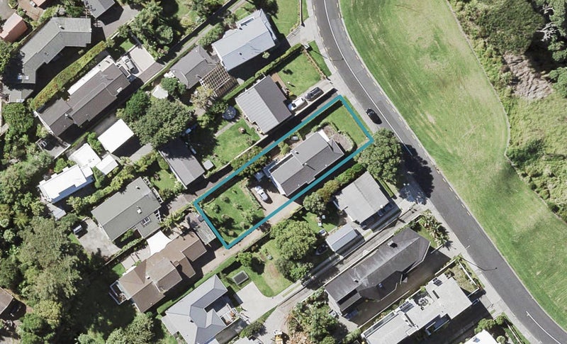 48 Marine Parade, Mellons Bay, Auckland - Carousel 1