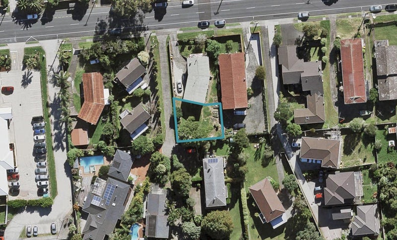 16C Manuka Road, Glenfield, Auckland - Carousel 1